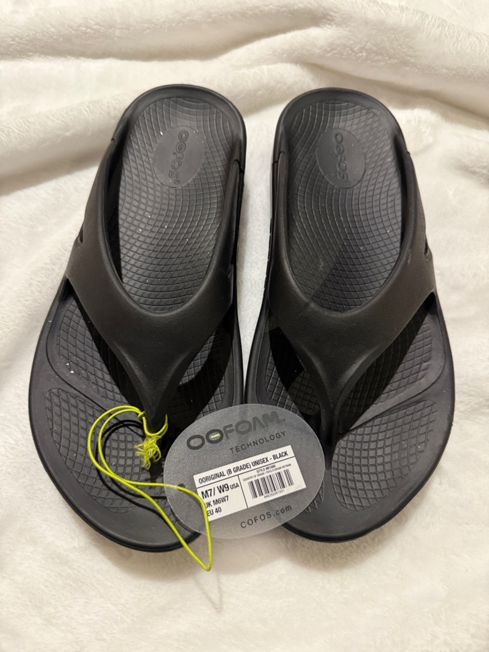OOFOS Black OOFoam Thong Sandals
